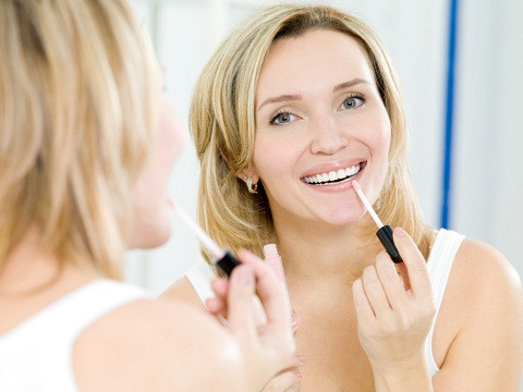 Tips dan Trik Memilih Warna Lipstik untuk Usia 30-an