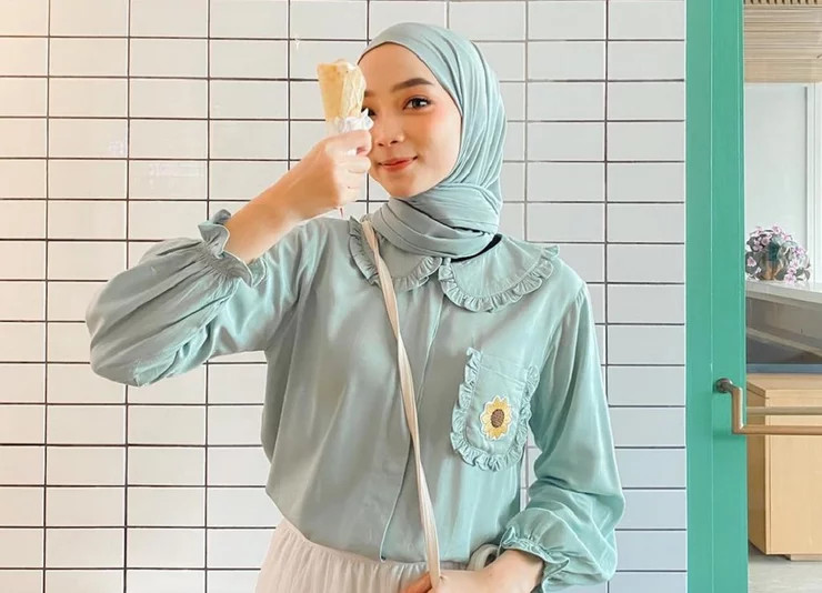 6 Model Kerah Baju Wanita Hijabers, Tampilan Kian Stylish