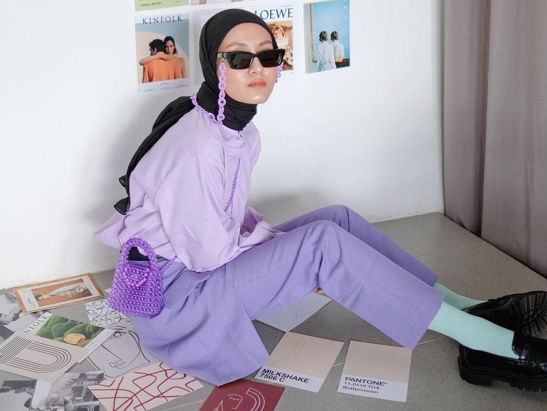 5 Perpaduan Jilbab Yang Cocok Dengan Baju Warna Lilac