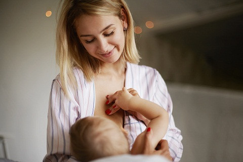 Jaga Asi Tetap Melimpah, 5 Tips Puasa Untuk Ibu Menyusui