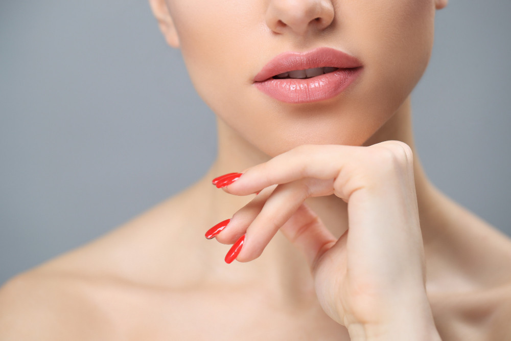 5 Pilihan Lip Gloss Bening Yang Patut Dicoba Pemilik Bibir Kering