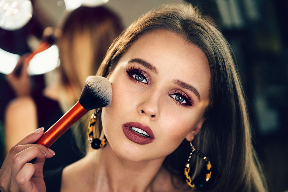 5 Cara Makeup Tahan Lama Di Wajah