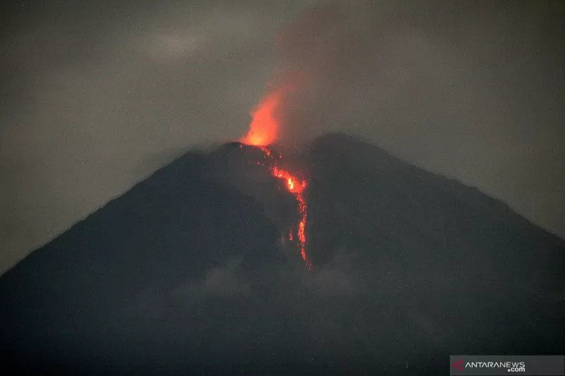 Gunung Semeru Erupsi, Banyak Warga Terjebak Di Lokasi Karena Kendala Evakuasi