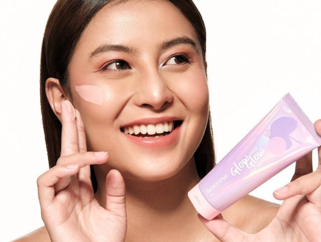 Luxcrime x Awkarin Glow Baby Glow Mud Mask Tampil di Times Square New York