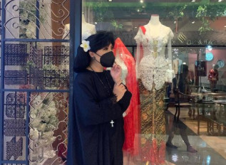 Inspirasi Gaun Kebaya dari Desainer Kondang Tanah Air