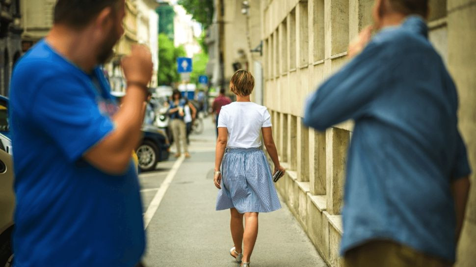 Jangan Takut! Lakukan Tindakan Ini Saat Terkena Catcalling
