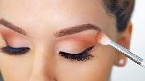 Cerdas Ber-Makeup, Pahami Ciri-Ciri Kosmetik Berbahaya