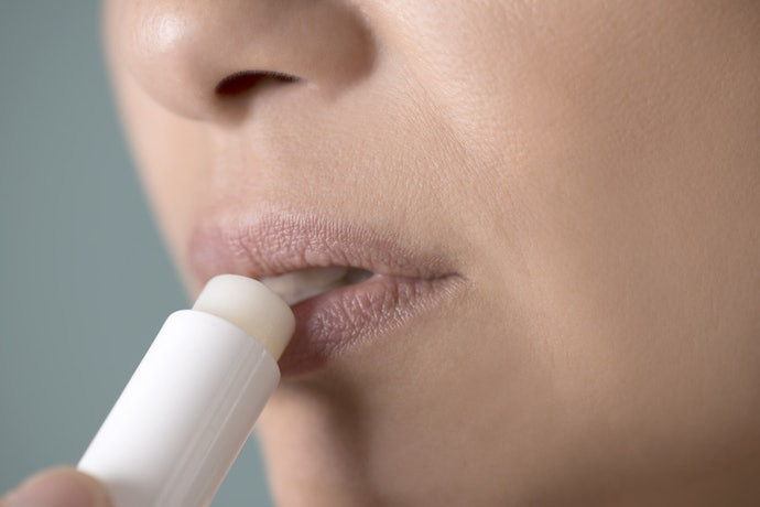 Bye Bibir Kering! Rekomendasi Lip Balm Terbaik Bikin Lembap