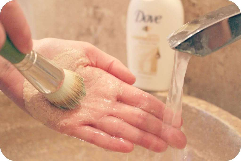 Tidak Cepat Rusak, Lakukan 4 Tips Merawat Brush Makeup