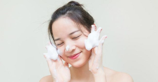 Aman Bagi Kulit, 5 Rekomendasi Facial Wash Untuk Remaja