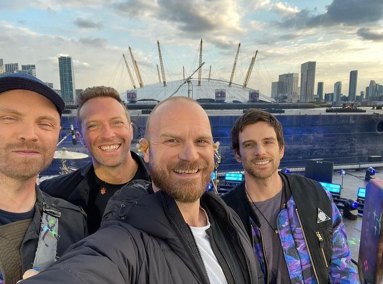 Chris Martin Beri Kabar Coldplay Akan Berhenti Produksi Musik Tahun 2025