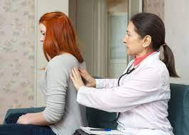 Salah Satu Kelainan Tulang, Ketahui Kifosis dan Penyebabnya