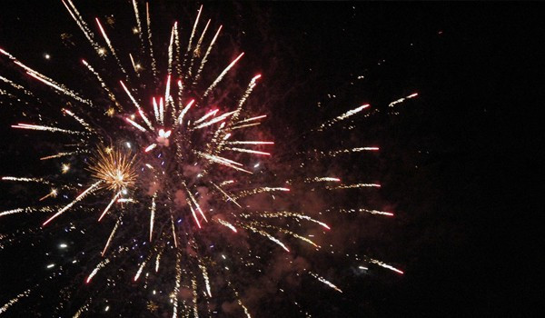 Meskipun Terdengar Sama, Kembang Api Ada Berbagai Jenis