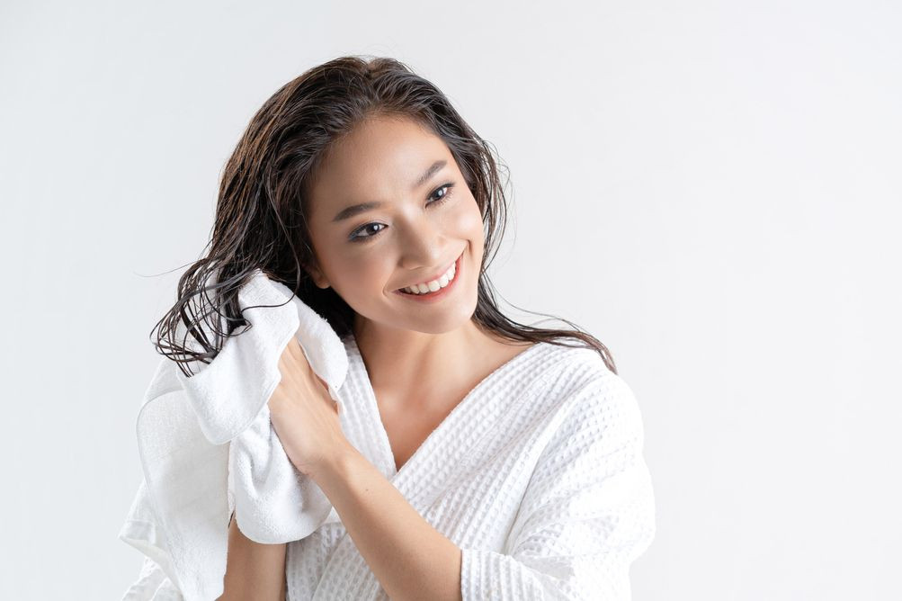 Tetap Sehat, 7 Cara Keringkan Rambut Tanpa Hair Dryer