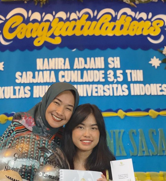 Lulus Cumlaude, Alya Rohali Bangga Pada Sang Anak Namira Adjani
