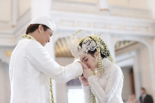 Tips Memilih Aksesori Yang Tepat Untuk Gaun Pengantin