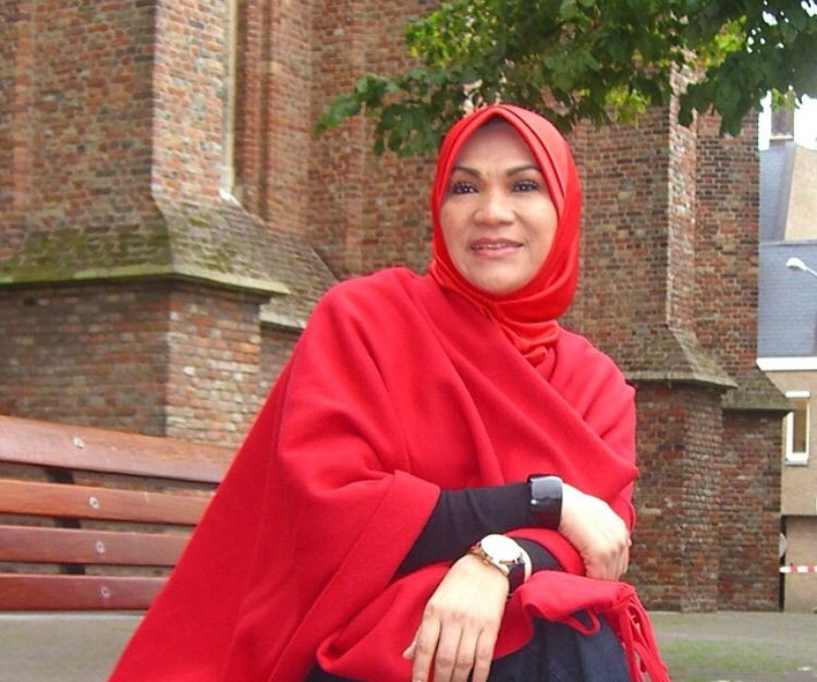 Dikabarkan Sakit, Dorce Gamalama Minta Bantuan Megawati