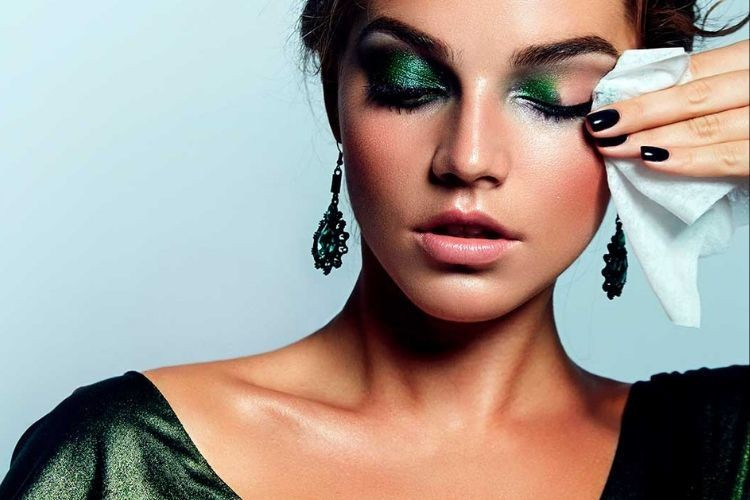 Jangan Sampai Salah! Ini 5 Langkah Tepat Bersihkan Makeup