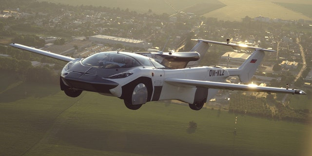 Viral! Mobil Terbang Lolos Uji Kelayakan di Langit Eropa
