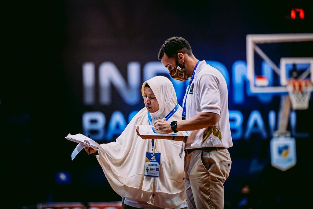Catat Sejarah Baru, Kartika Siti Aminah Jadi Pelatih Perempuan Pertama Di Ibl