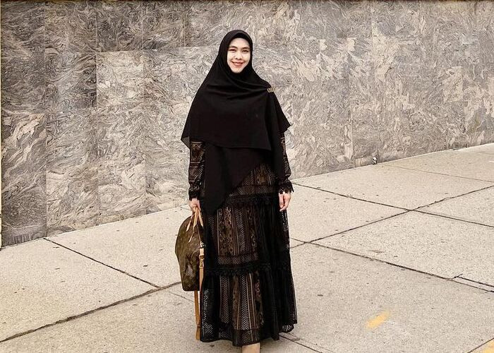 Ceramahnya Jadi Sorotan, Intip Gaya Hijab Syar’i Ala Oki Setiana Dewi