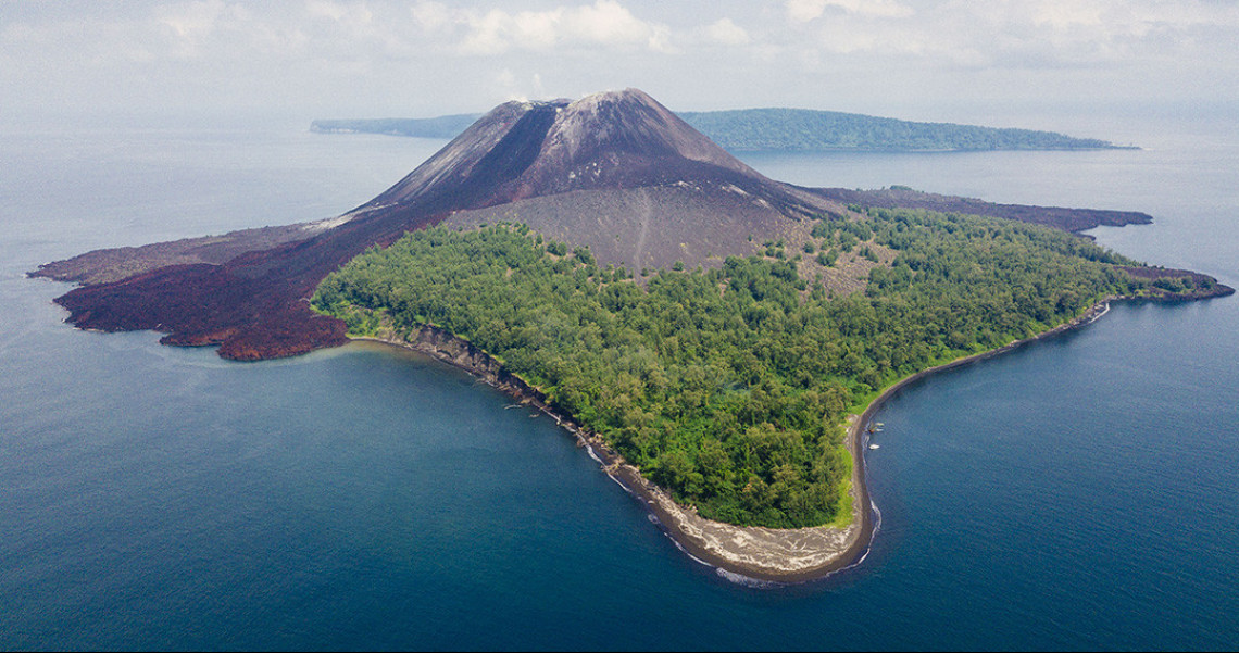 Berpetualang Ke Pulau Anak Krakatau, Ini Aktivitas Seru Yang Wajib Dilakukan