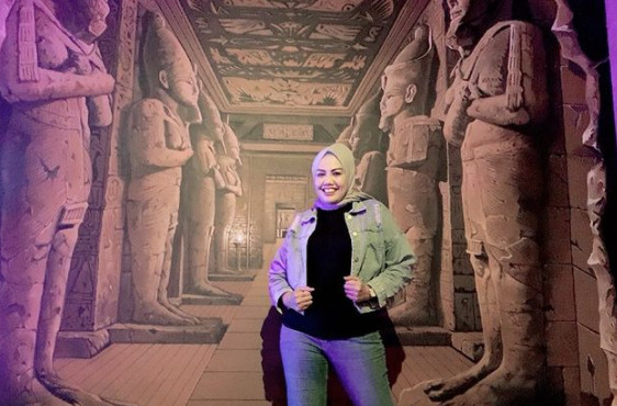 Sindir Fuji Artis Papan Atas, Elly Sugigi Banjir Hujatan di Media Sosial