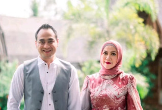 Resmi Dilamar, Venna Melinda dan Ferry Irawan Pilih Konsep Garden Party