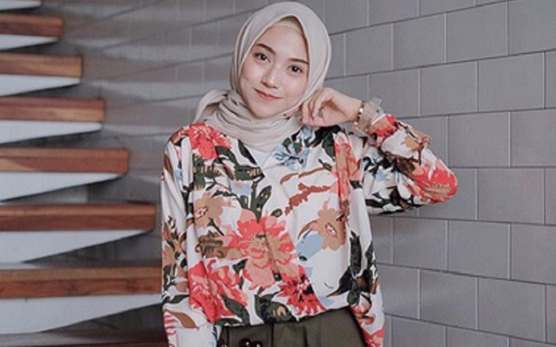 6 Outfit Motif Floral yang Cocok untuk Hijabers, Sudah Punya?