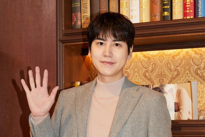 Batal Tampil Drama Musikal, Kyuhyun Super Junior Dinyatakan Positif Covid-19