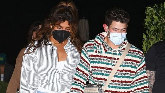 Momen Nick Jonas Dan Priyanka Chopra Keluar Restoran Usai Kelahiran Anak Pertamanya