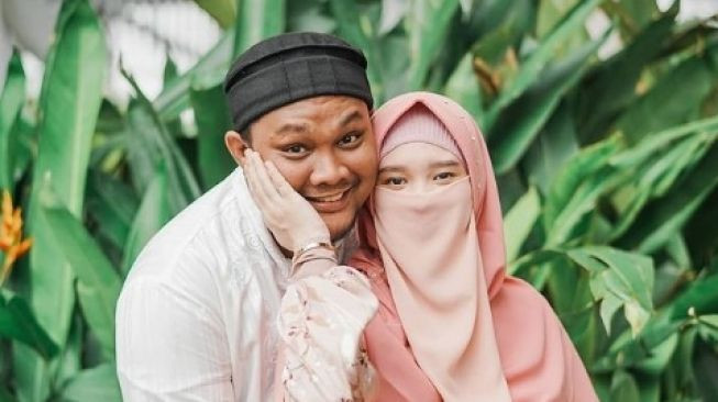Foto Tanpa Hijab Disebar, Istri Virgoun Polisikan Pacar ART