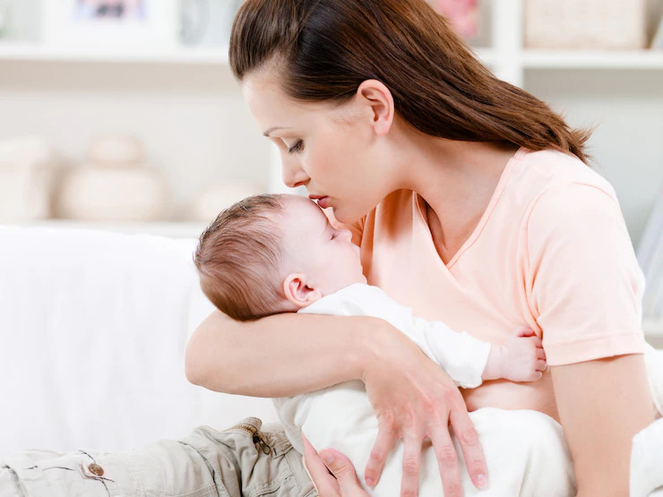Jangan Suka Cium-Cium! Ketahui 5 Risiko Yang Akan Dialami Bayi