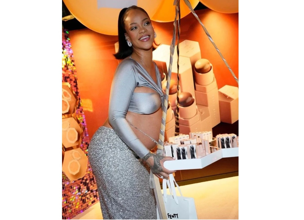 Rihanna hamil
