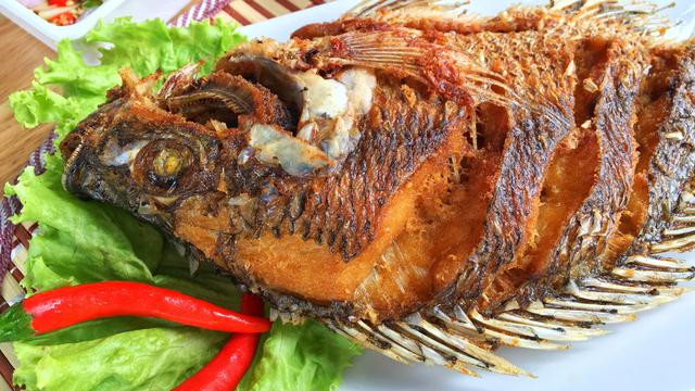 Anti Gagal, Tips Goreng Ikan Tanpa Lengket Di Wajan