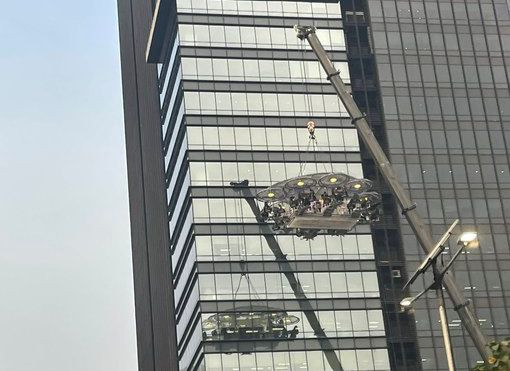 Viral! Tawarkan Sensasi Makan di Atas Langit, ‘Resto Melayang’ Buka di Semanggi