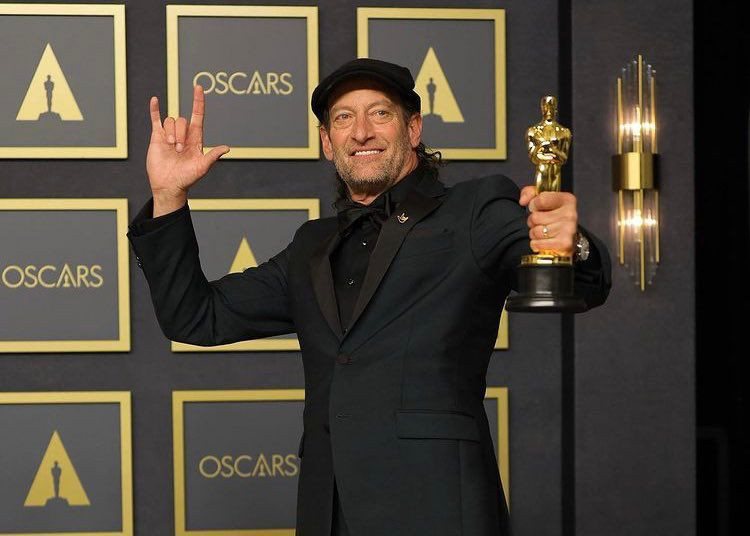 Kekurangan Bukan Penghalang, Troy Kotsur Jadi Aktor Tuli Pertama Peraih Piala Oscar