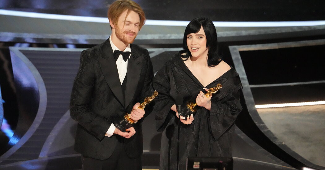 Selamat, Billie Eilish Dan Finneas O'connell Menang Oscar Kategori Best Original Song