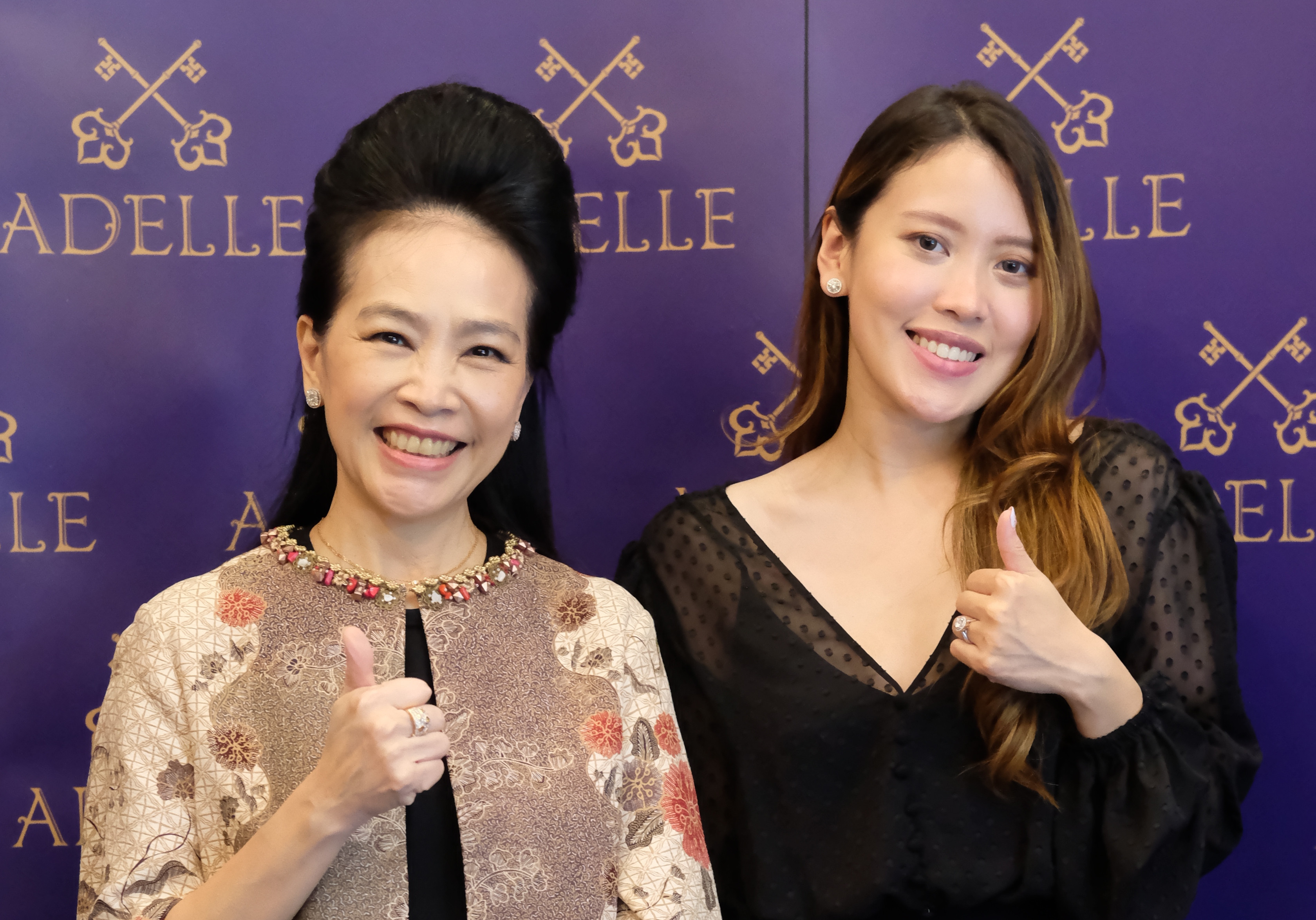 Beri Dukungan, Tina Andrean Hadiri "Sparkle All The Way" by Adelle Jewellery
