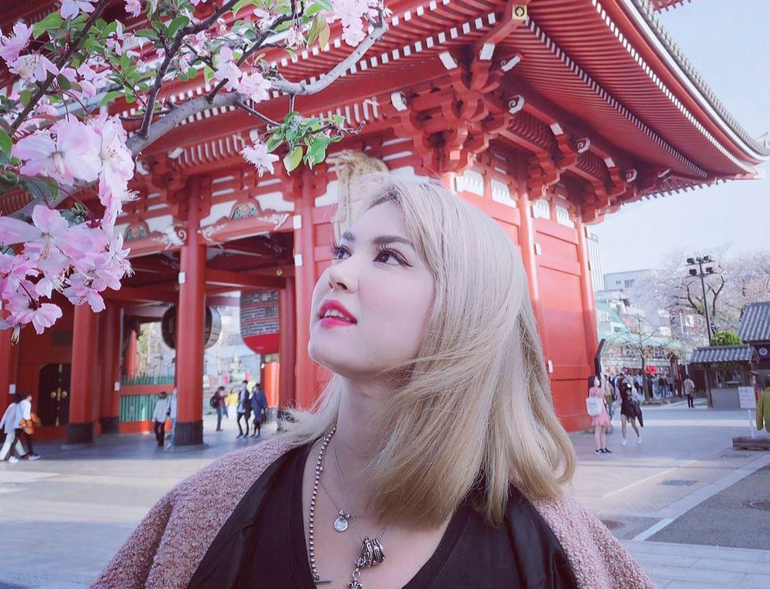 Tiba di Bali, Miyabi Ucapkan Selamat Puasa untuk Para Penggemar Indonesia