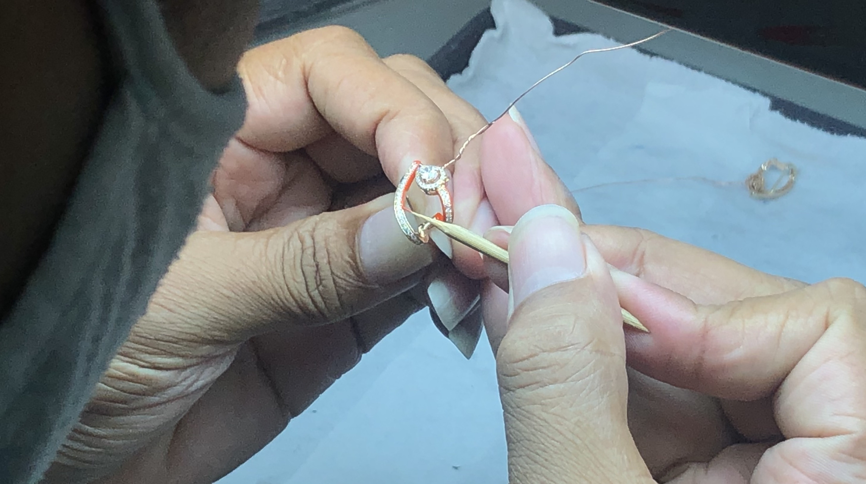 Cantik Butuh Proses, Intip Pembuatan Perhiasan Berlian Langsung Di Pabriknya