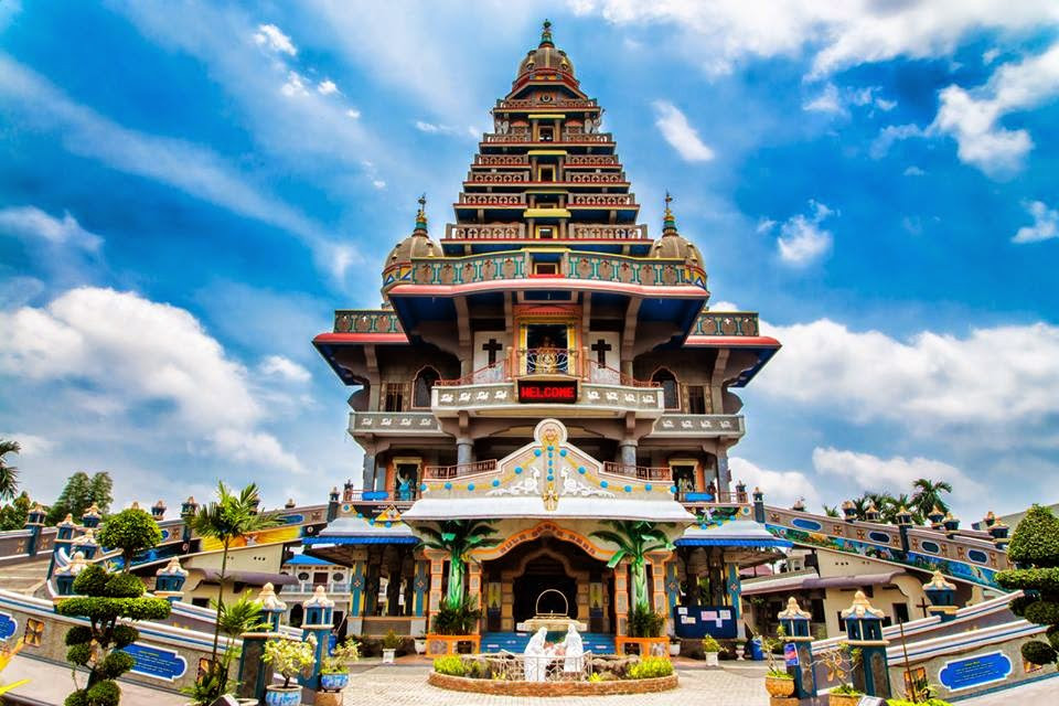 5 Gereja Dengan Arsitektur Unik Dan Menarik Di Indonesia