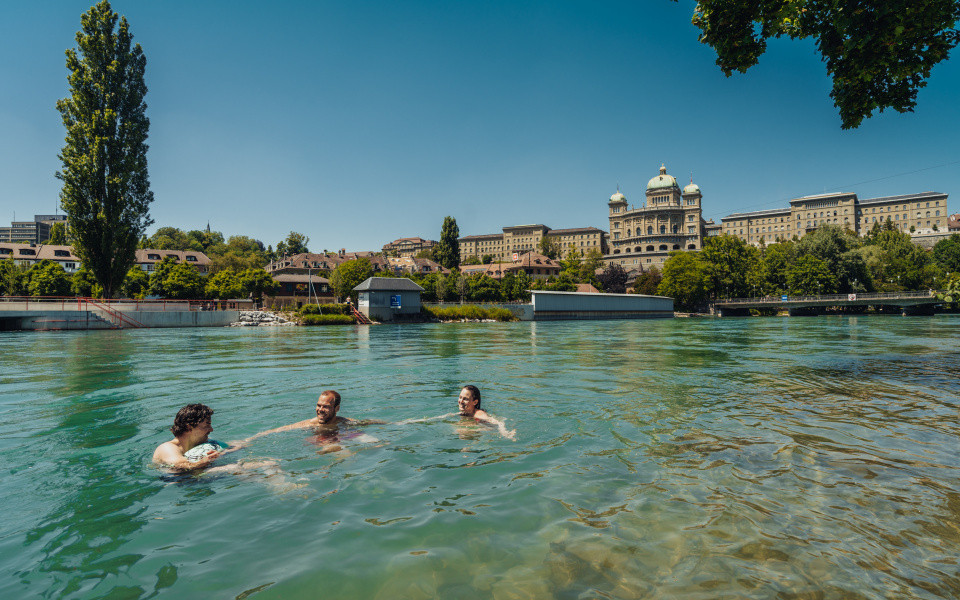 Lazim Untuk Berenang, Ini Pesona Wisata Sungai Aare Di Bern Swiss