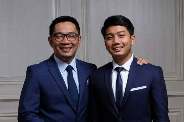 Keluarga Ridwan Kamil Jemput Jenazah Emmeril Kahn Mumtadz Setelah Tiba Di Indonesia