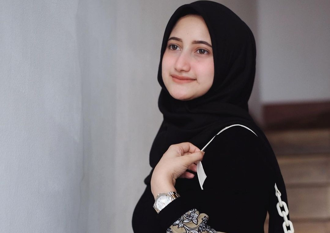 Ajak Selfie Ridwan Kamil saat Berduka, Selebgram Fitri Bazri Dihujat Warganet