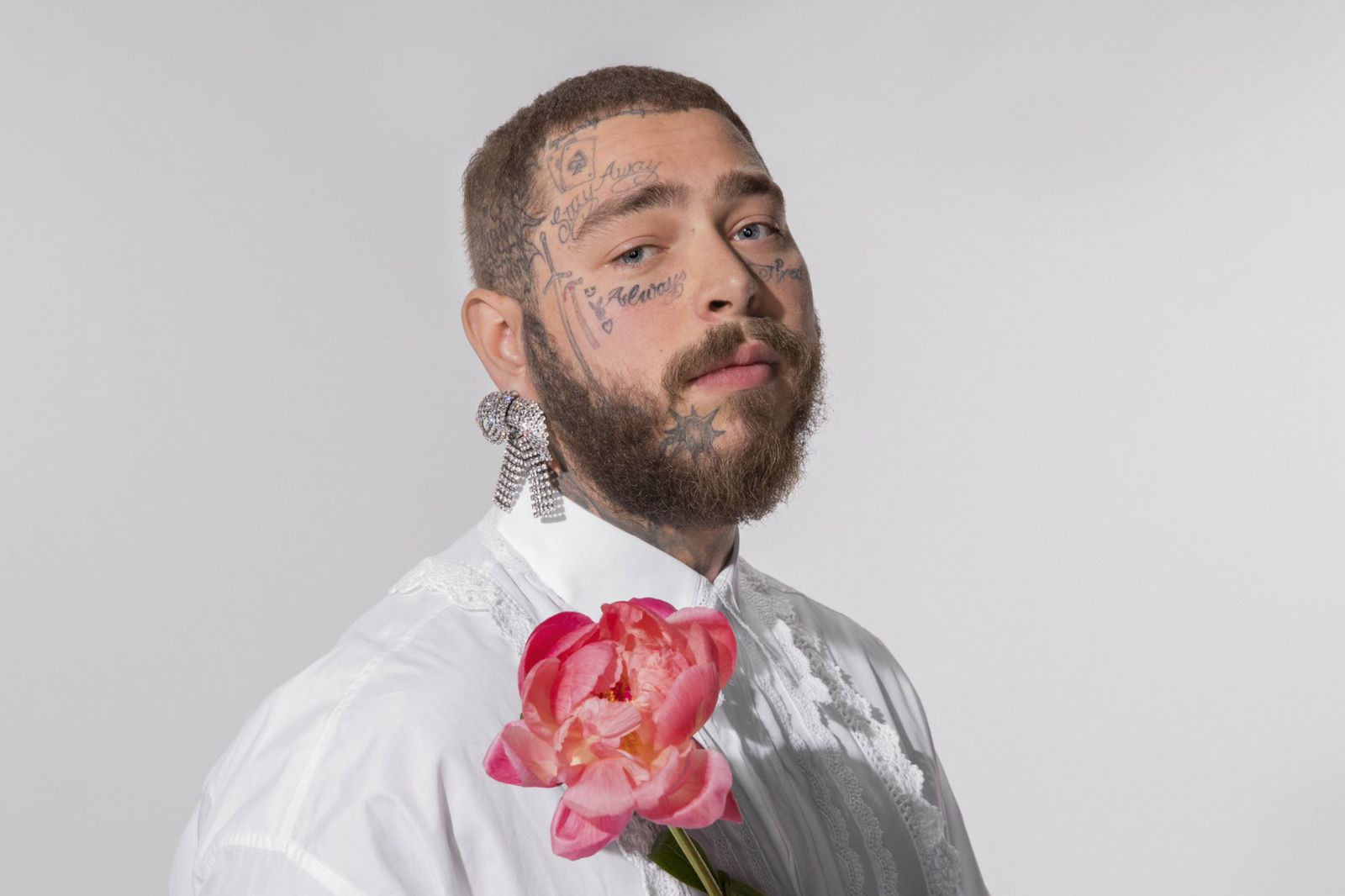 Bawa Kabar Bahagia, Post Malone Resmi Tunangan dan Sambut Kelahiran Anak Pertama