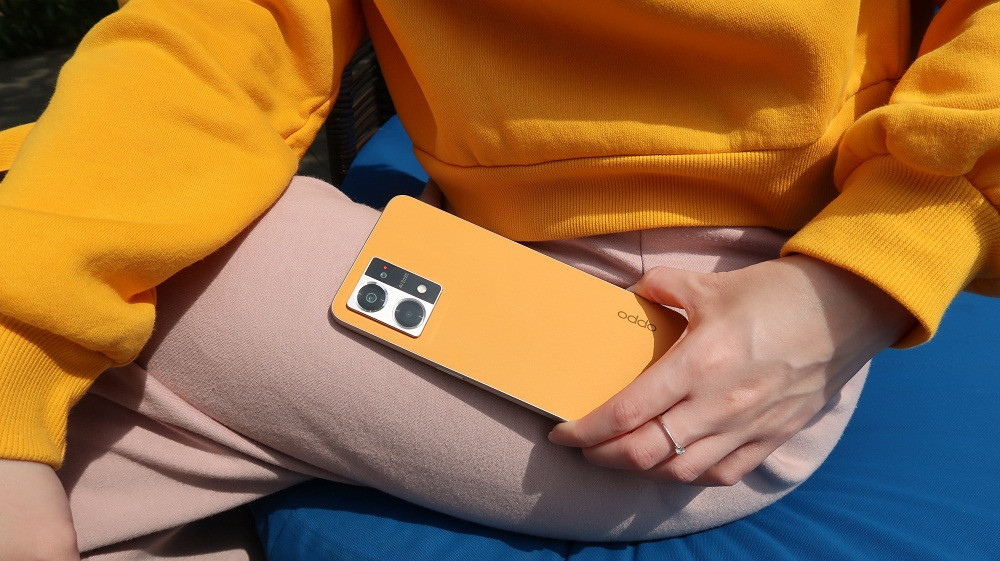 Modis, Kulit Fiberglass Bikin Desain Smartphone Kian Berkelas