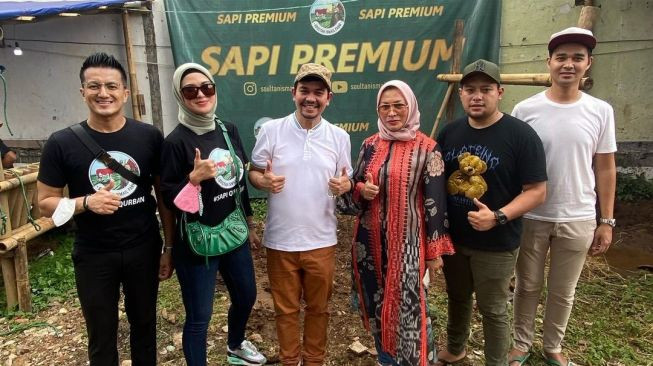 Tak Tampil Sebagai Penyanyi, Kini Delia Septianti Jadi Juragan Sapi