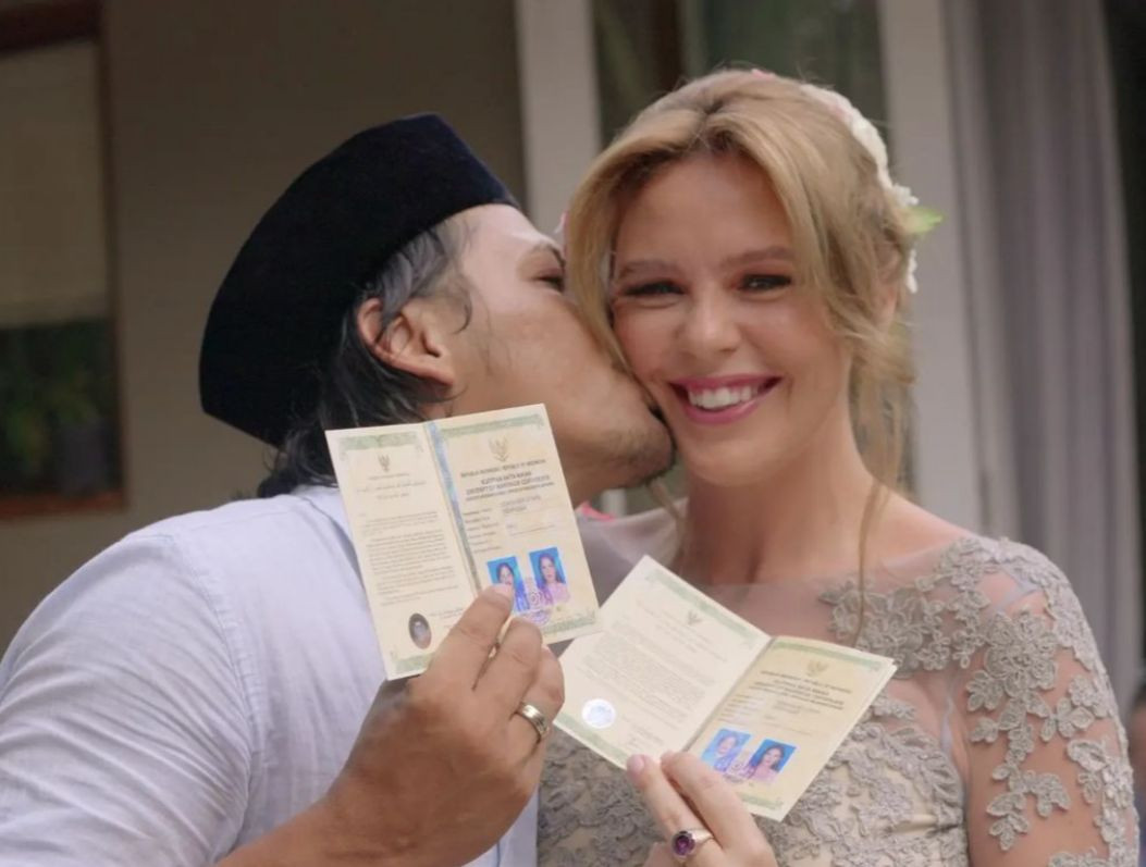 Duda Mendiang Ria Irawan, Mayky Wongkar Kembali Menikah dengan Bule