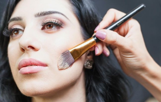 5 Tips Tutup Alergi Di Wajah Dengan Trik Makeup